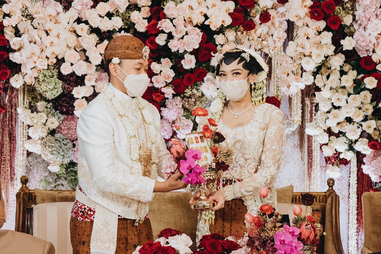 Potret Pernikahan Putri Tanjung dan Guinandra Jatikusumo