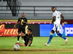 Bermain Imbang, Aji Santoso Singgung Harga Pemain Persib