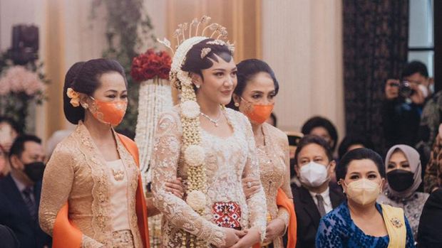 Prosesi pernikahan Putri Tanjung