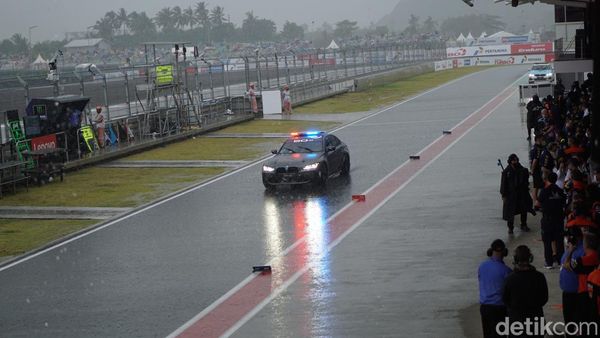 Sirkuit Mandalika Diguyur Hujan Deras, Start MotoGP Diundur