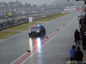 Sirkuit Mandalika Diguyur Hujan Deras, Start MotoGP Diundur