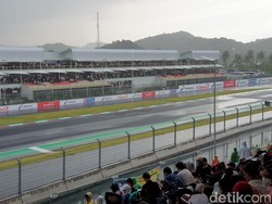Masih Hujan dan Petir, MotoGP Mandalika Diundur Sampai 14.45 WIB