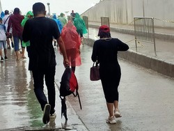 MotoGP Mandalika Ditunda Karena Hujan, Netizen: Kasihan Pawangnya