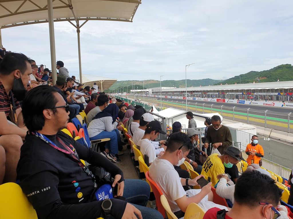 Suasana Jelang MotoGP Mandalika, Cuaca Cerah-Penonton Ramai