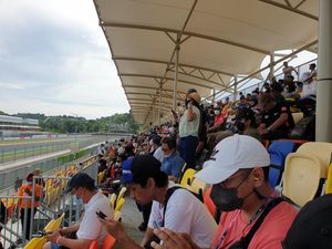 Bonek dan Aremania: Ada Penonton di MotoGP Mandalika, Kapan di Laga Bola?