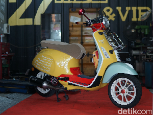 Ogah Standar! Awkarin Modifikasi Vespa Langkanya Sampai Rp 30 Jutaan