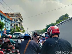 Kawasan Tugu Pahlawan Macet