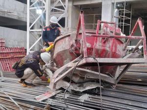 Bucket Cor 2 Ton Jatuh Timpa 4 Pekerja di Tangerang, 2 Tewas-1 Kritis