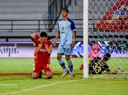 Tangis Dendy Usai Jebol Gawang Persela yang Terdegradasi