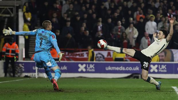 NOTTINGHAM, ENGLAND - MARCH 20: Diogo Jota of Liverpool scores a goal during the Emirates FA Cup Quarter Final match between Nottingham Forest and Liverpool at City Ground on March 20, 2022 in Nottingham, England. (Photo by Matthew Lewis/Getty Images)