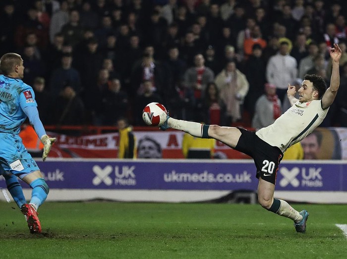 NOTTINGHAM, ENGLAND - MARCH 20: Diogo Jota of Liverpool scores a goal during the Emirates FA Cup Quarter Final match between Nottingham Forest and Liverpool at City Ground on March 20, 2022 in Nottingham, England. (Photo by Matthew Lewis/Getty Images)