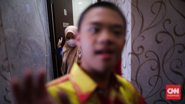 Sejumlah anak dengan down syndrome mengikuti fashion show di Acara Peringatan Hari Down Syndrome Sedunia di Jalan H. R Rasuna Said, Jakarta Selatan, Senin (21/3/2022). (CNN Indonesia/ Adi Ibrahim)