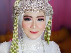 Viral Cerita Haru Pengantin Wanita Digendong untuk Sungkeman dengan Ibu