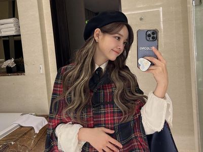 8 Gaya Mewah Kim Sejeong di A Business Proposal, Pakai Gelang Rp 500 Jutaan