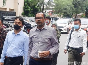 Haris Azhar Penuhi Panggilan Pemeriksaan Tersangka Kasus Lord Luhut Haris Azhar Penuhi Panggilan Pemeriksaan Tersangka Kasus Lord Luhut