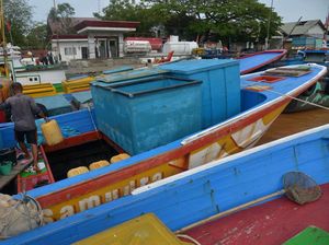 Puluhan Kapal Nelayan Antre Solar di Aceh