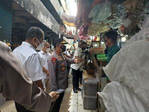 Kapolri Sidak ke Pasar Minggu, Pastikan Stok Minyak Goreng Curah Aman