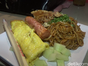 Sensasi Kuliner Mi Pedas Level 5 Bikin Bibir Ndower di Lumajang, Berani Coba? Sensasi Kuliner Mi Pedas Level 5 Bikin Bibir Ndower di Lumajang, Berani Coba?