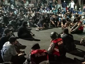 Ketua LA Mania Bantah soal Penyerbuan Markas Persela Ketua LA Mania Bantah soal Penyerbuan Markas Persela