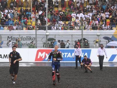Lihat Lagi Aksi Para Pembalap MotoGP Usai Balapan di Mandalika