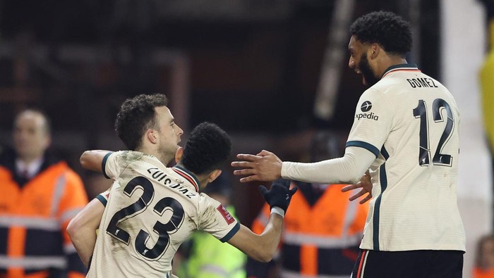 NOTTINGHAM, ENGLAND - MARCH 20: Diogo Jota of Liverpool celebrates after scoring their sides first goal with Luis Diaz and Joe Gomez during the Emirates FA Cup Quarter Final match between Nottingham Forest and Liverpool at City Ground on March 20, 2022 in Nottingham, England. (Photo by Matthew Lewis/Getty Images)