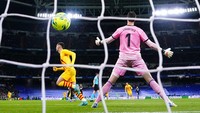 Ferran Torres ikut menyumbang gol di babak kedua.
