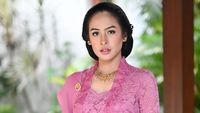 8 Gaya Maudy Ayunda Cantik Berkebaya, Wisuda di Stanford Hingga Kondangan