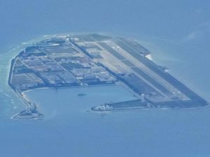 Melihat Pulau Buatan China di Laut China Selatan