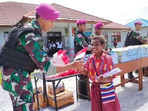 Mobil Pintar Marinir Datang, Anak Papua Senang Mobil Pintar Marinir Datang, Anak Papua Senang