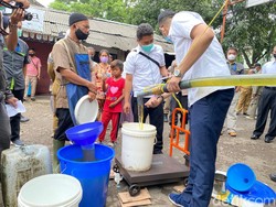 10 Ton Minyak Goreng Curah Laris Diserbu Pedagang di Bandung