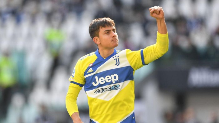 TURIN, ITALY - MARCH 20: Paulo Dybala of Juventus celebrates after scoring their teams first goal during the Serie A match between Juventus and US Salernitana at Allianz Stadium on March 20, 2022 in Turin, Italy. (Photo by Valerio Pennicino/Getty Images)