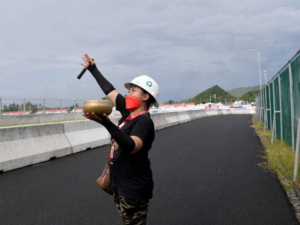 Rara Pawang Hujan Mau Dipakai Lagi untuk WSBK Mandalika? Rara Pawang Hujan Mau Dipakai Lagi untuk WSBK Mandalika?