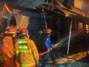 Rumah di Medan Satria Bekasi Terbakar, Diduga Akibat Korsleting Listrik