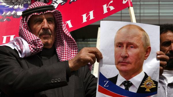 Pendukung Putin Tampil di Beirut, Dukung Invasi ke Ukraina