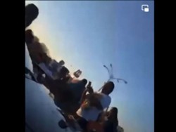 Mencekam! Momen Warga Berlarian dari Penembakan Massal di Dumas