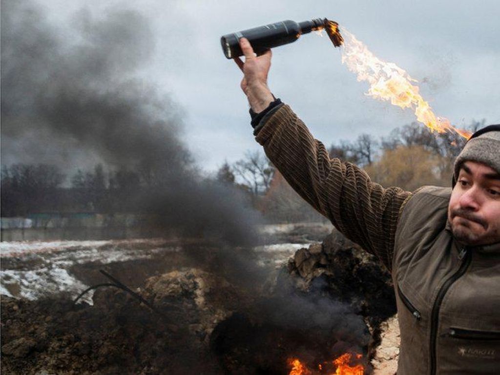 Dipakai Ukraina Melawan Rusia, Bagaimana Molotov Jadi Nama Bom Rakitan?