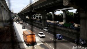 Perbaikan Jalan Telah Selesai, Tol Japek Ramai Lancar