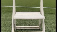 Performa bek Real Madrid dicibir. Mendingan kursi ini saja deh yang main! Foto: dok. Twitter