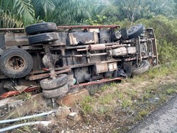 Truk di Sumut Terguling Gegara Tak Kuat Nanjak, 1 Orang Tewas Terjepit