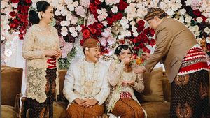 9 Foto Upacara Panggih dalam Pernikahan Adat Jawa Putri Tanjung