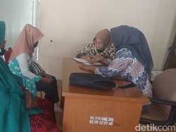 Warga Bone Dicoret dari Daftar Penerima BLT Gegara Pilkades, Mengadu ke DPRD
