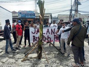 Pemkot Tangerang Buka Suara Usai Warga Batu Ceper Protes Jalan Rusak Pemkot Tangerang Buka Suara Usai Warga Batu Ceper Protes Jalan Rusak