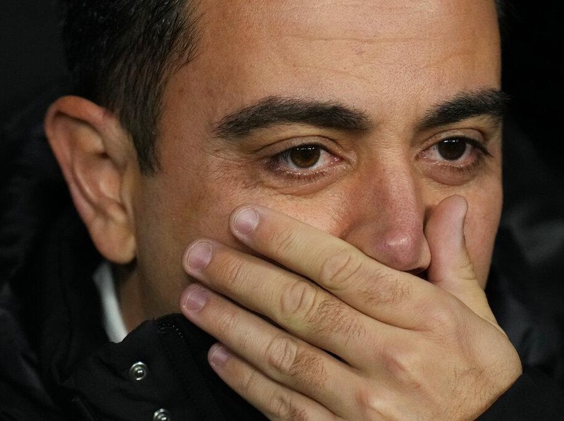 Barcelona's head coach Xavi Hernandez gestures ahead a Spanish La Liga soccer match between Rial Madrid and FC Barcelona at the Santiago Bernabeu stadium in Madrid, Spain, Sunday, March 20, 2022. (AP Photo/Manu Fernandez)