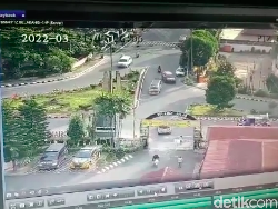 Viral Wanita Bermotor Terobos Polres Pematangsiantar-Tabrak Ruang SPKT