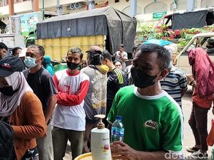 Kisah Mbah Marwanto Tempuh 21 Km-Antre 5 Jam Demi Minyak Goreng Rp 15.400