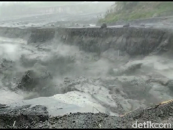 Semeru Kembali Muntahkan Banjir Lahar Dingin Terjang Besuk Kobokan