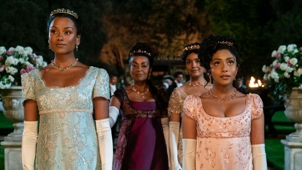 Bridgerton 2. (L to R) Charithra Chandran as Edwina Sharma, Simone Ashley as Kate Sharma in episode 202 of Bridgerton. Cr. Liam Daniel/Netflix © 2022