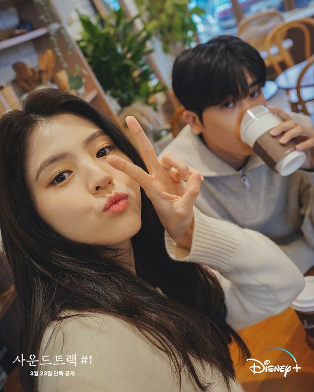 Chemistry Baru Park Hyung Sik dan Han So Hee/ Foto: instagram.com/disneypluskr Chemistry Baru Park Hyung Sik dan Han So Hee