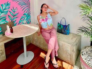 Dea Ananda Kena Nyinyir Saat Liburan Gegara Baju Terbuka Dea Ananda Kena Nyinyir Saat Liburan Gegara Baju Terbuka