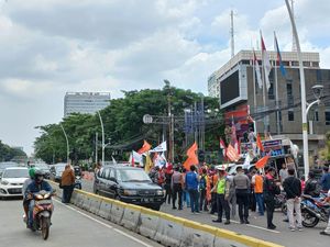 Demo di Kemendag Tutup Sebagian Jl Ridwan Rais, Kendaraan Lewati Busway Demo di Kemendag Tutup Sebagian Jl Ridwan Rais, Kendaraan Lewati Busway